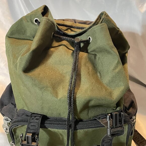 Retro Bjorn Borg Dark Green & Black Canvas Backpack With Striped Design and Pock - Picture 13 of 14